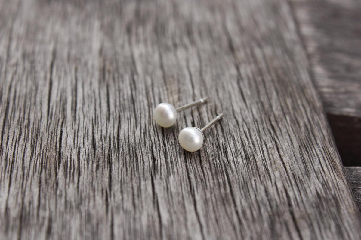 CatillaJewelry's tweet image. Tiny Freshwater Pearls Stud Earrings, Weddings Bridal Jewelry, Ready to Ship etsy.com/listing/155524… #Etsy #Catilla