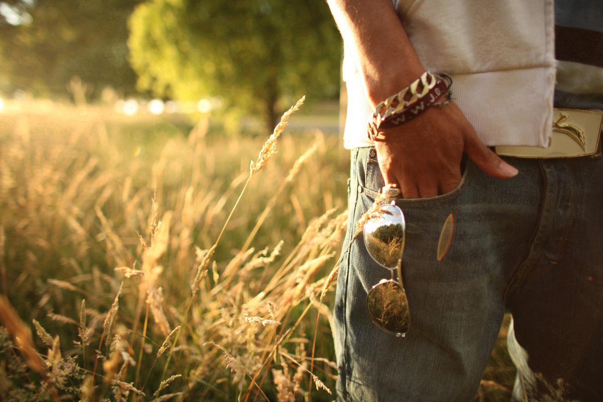 Make sure pockets or bags have zipped openings to prevent belongings being snatched #festivaltips #Glastonbury