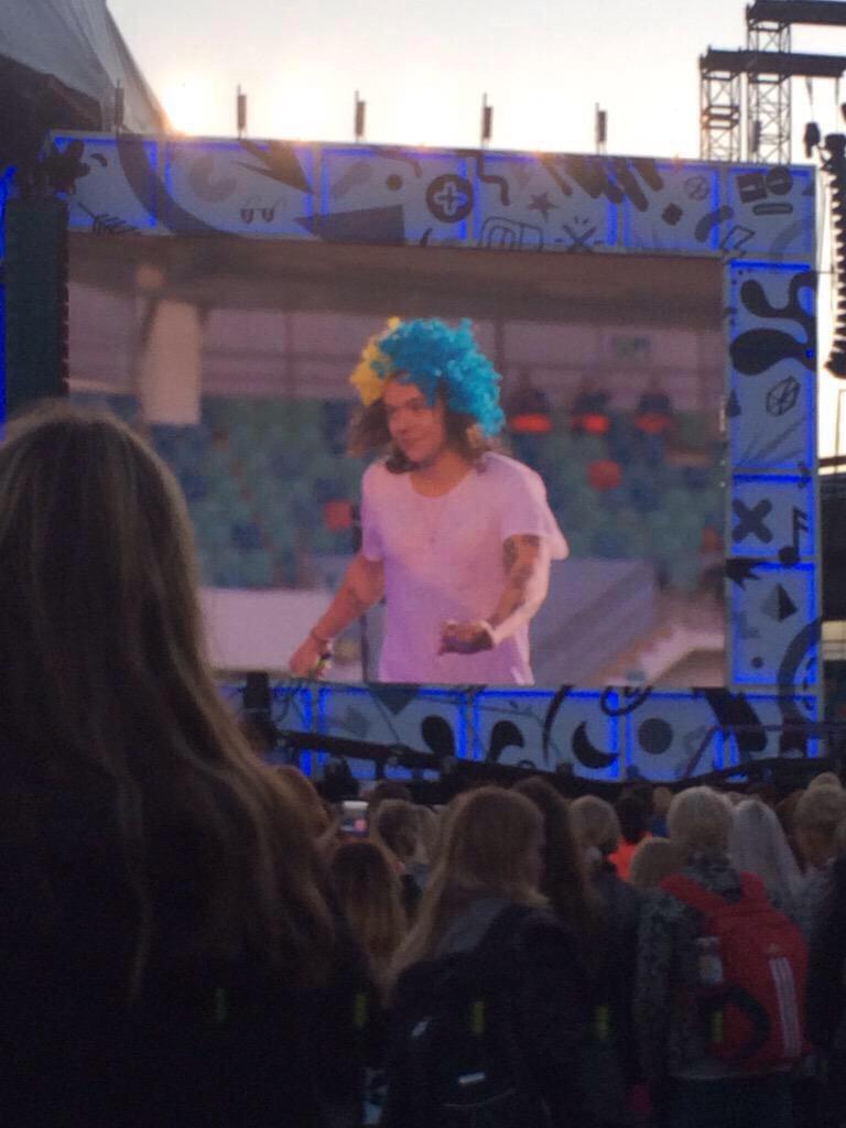 mmithnarry's tweet photo. It's just that....... I love your new hair @Harry_Styles http://t.co/6y5Be6YE8J