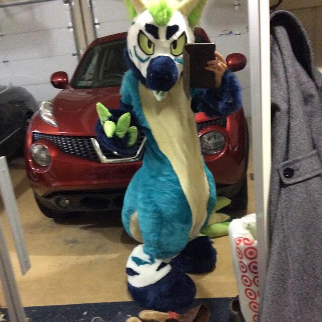 FESuits's tweet image. Way to short compared to the Commissioner but it's looking great!