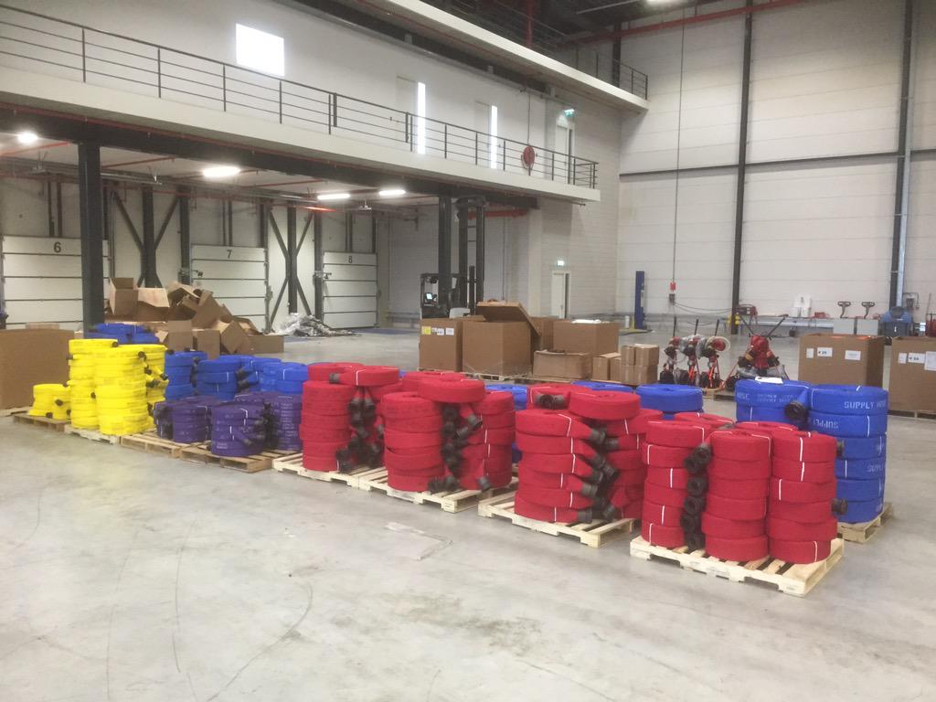 Meer dan 12 km slang van 1,75" tot 12", 2 pompen, 2 monitor trailers, 180 ton SVM etc. #WFHC #TYCO #24hEmergency