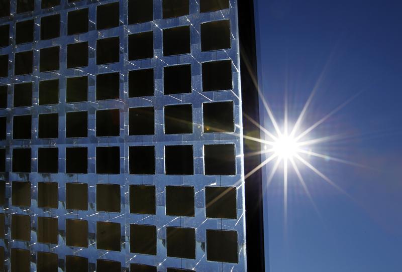 wef's tweet image. How planes and cars could be powered by the sun wef.ch/1e3bfTs