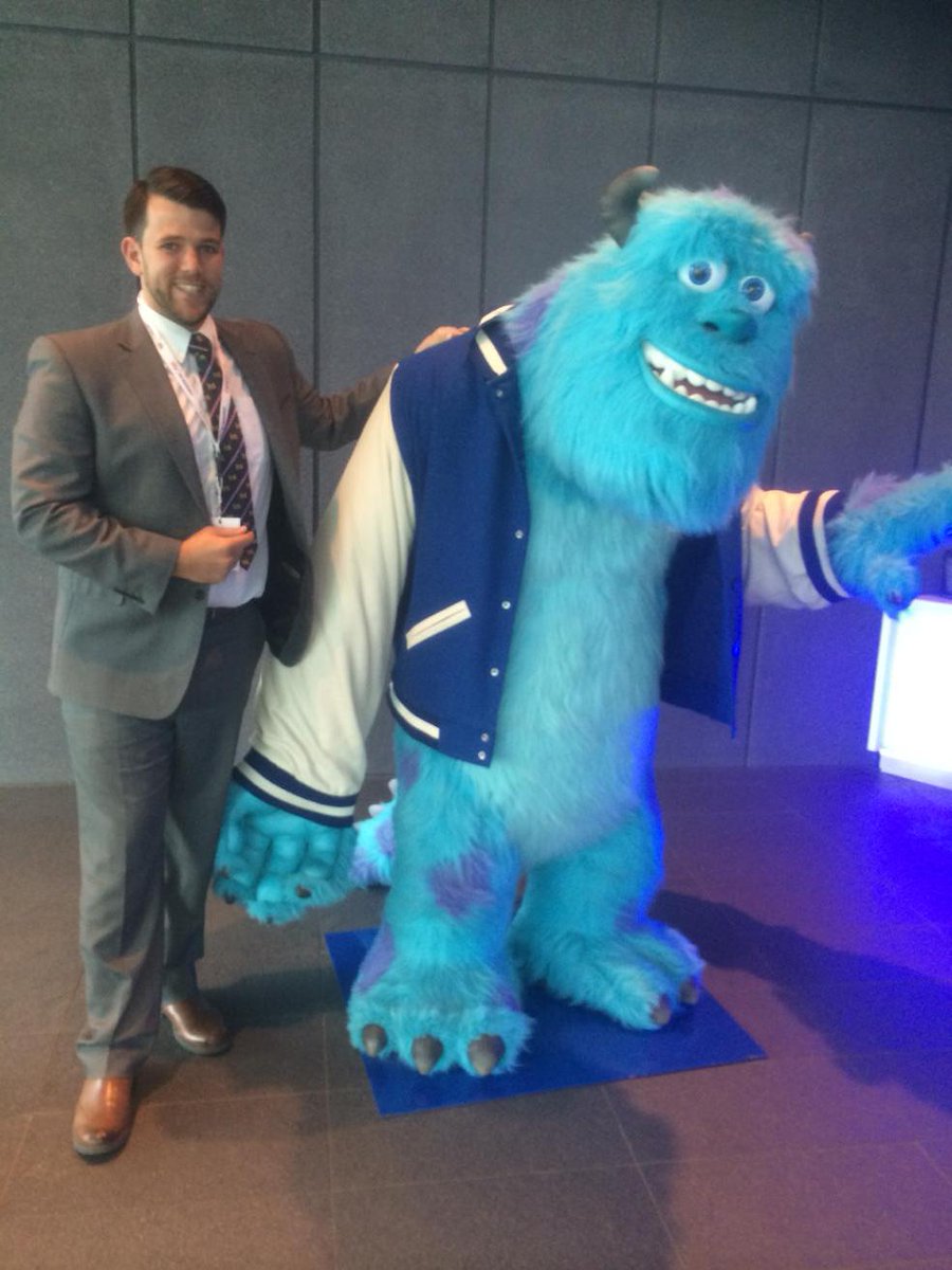 ArdinglyCareers's tweet photo. Mr Shelley's photo op @skyacademy! http://t.co/jwEY9IBc4g