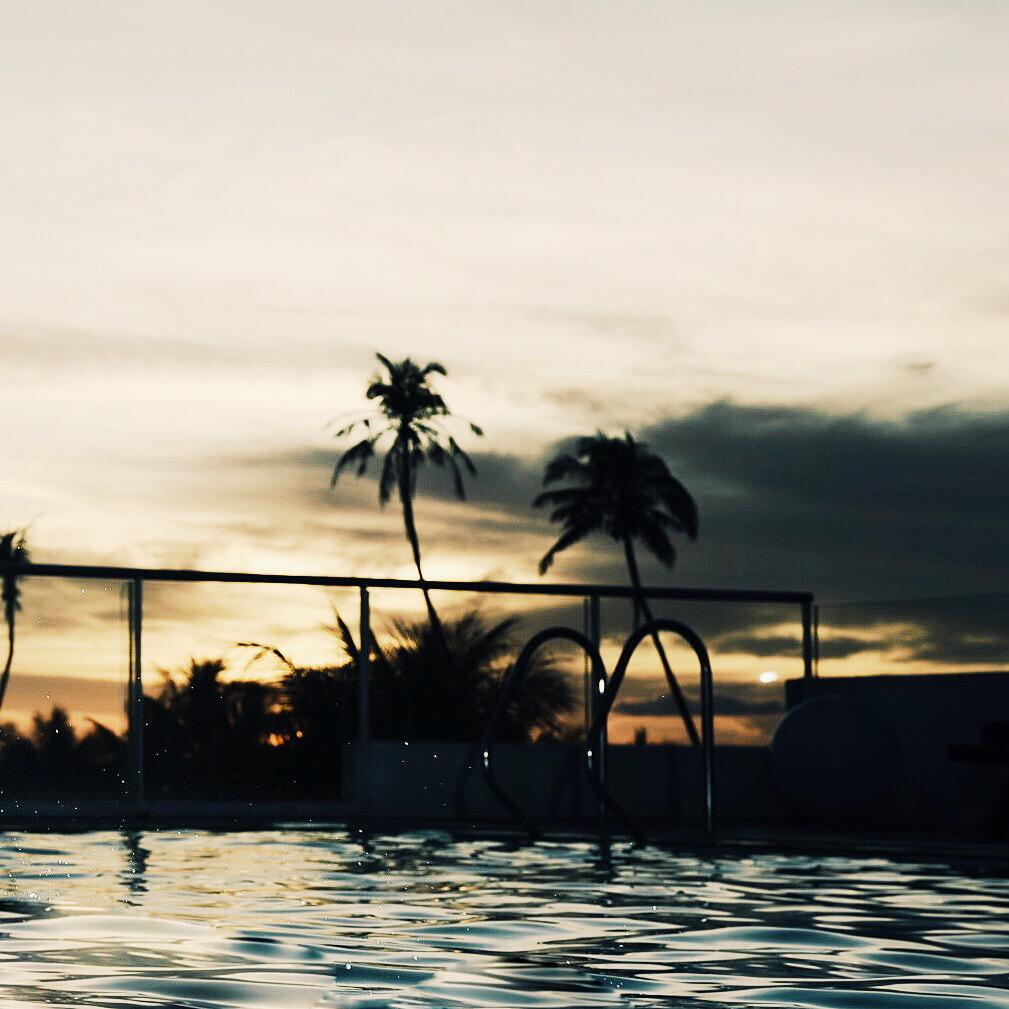 tidesboracay's tweet photo. Dusk. 🌅❤️ View the magical #Boracay sunset from our roof deck pool. http://t.co/dCCMuHjnje