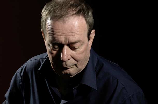 Thé Lau is op 62-jarige leeftijd overleden. #TVGIDSNL