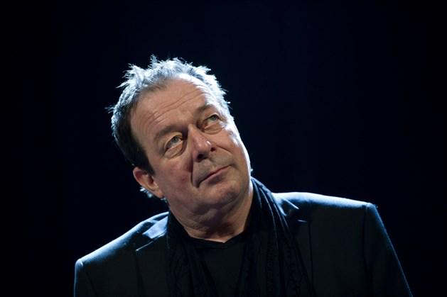 Nieuwsblad_be's tweet photo. Thé Lau is op 62-jarige leeftijd overleden. Rust zacht....

http://t.co/J1mLZmB7Dk http://t.co/GqfHAAtsMi