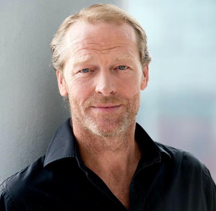 HAPPY BIRTHDAY IAIN GLEN! CÁSATE CON DAENERYS. 