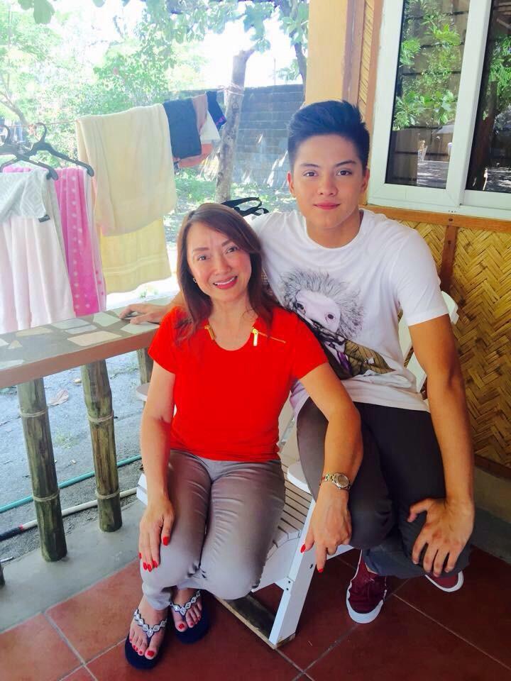 SolidKD19's tweet photo. "@KaDsTarlac: KathNiel with Ms. Tates Gana *Credits to the Owner* #PSYAngPagsubokKayYna http://t.co/5LE38t1VWI"