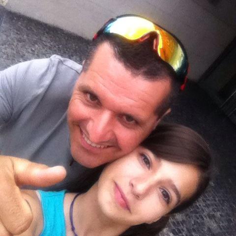 DesafioCrohn's tweet photo. Foto de familia del momento de la salida en @enzosportspa1 Mañana #DesafioCrohn2015 #ParaElCrohn. Mañana empezamos!!! http://t.co/ghxOHU7d0k