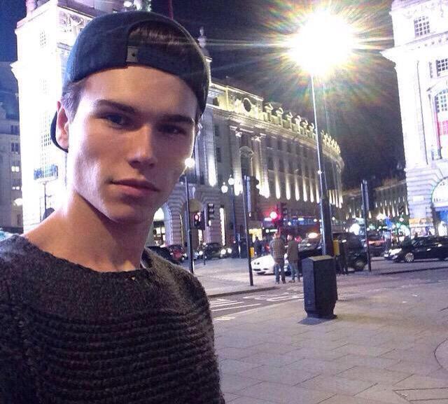 Tumblr Boys On Twitter Jawline Http T Co Xfse54aeii