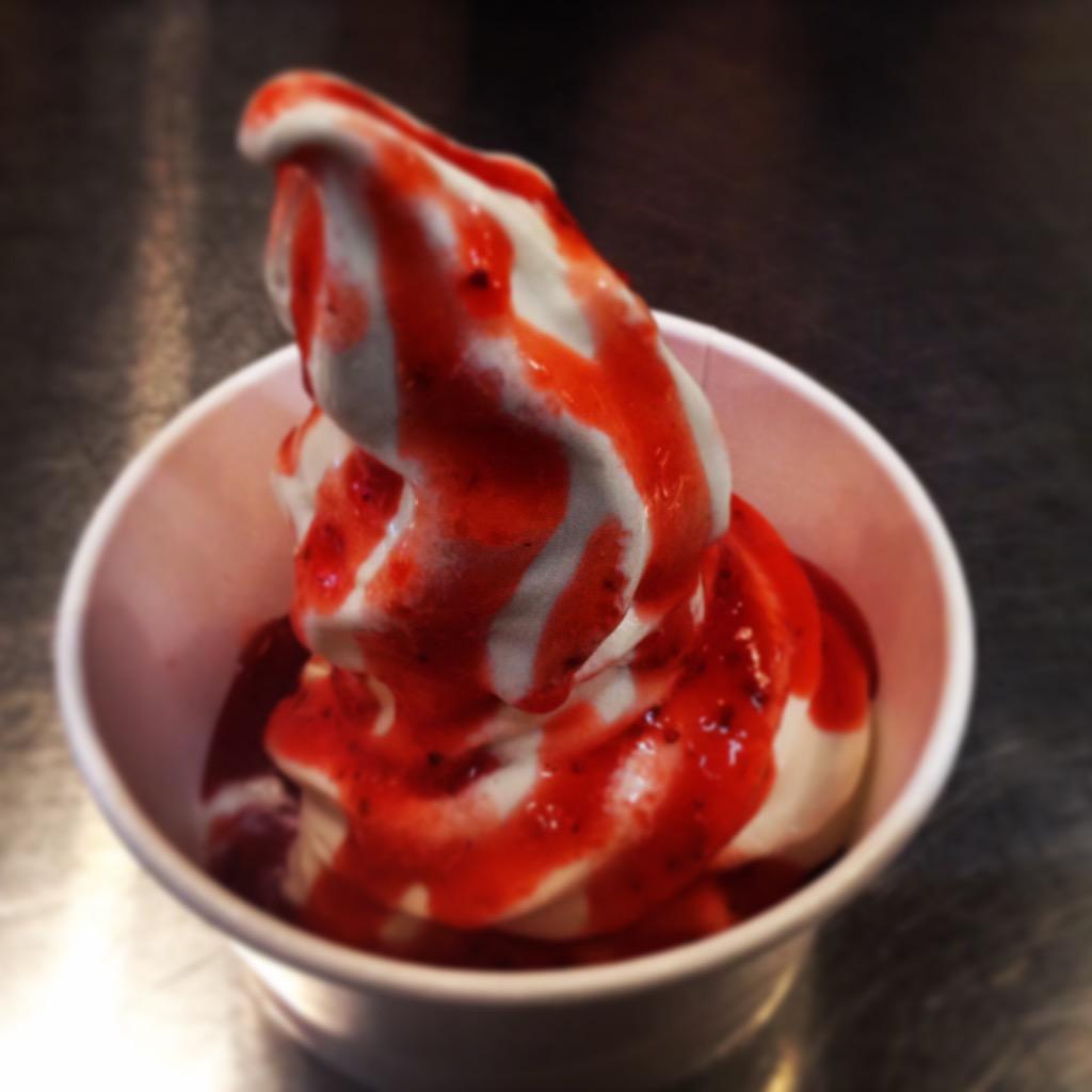 cornerofvermont's tweet photo. Better eat this strawberry maple creemee quick before it melts! #summertime #yum #maplelove http://t.co/TdFBJ6HH0s