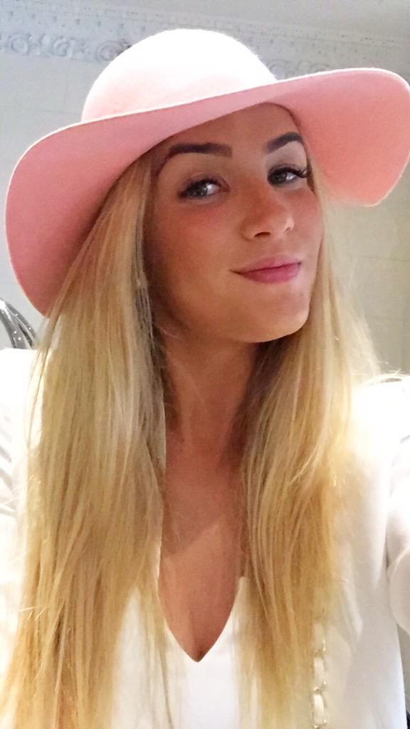setemigas's tweet photo. "@AlineGotschalg_: Para o recalque uma foto sem ajustes e sem filtro só pq adorooooo vocês 😉😘 http://t.co/oayNXWF8nr"