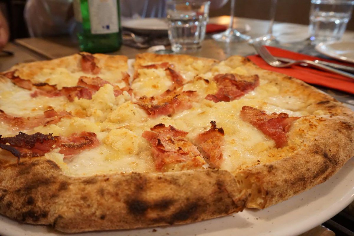 fudiblog's tweet image. bit.ly/pizzafrittaRom… La Mejo pizza fritta è di #romualdo @mercatofi #pizzafritta #florence