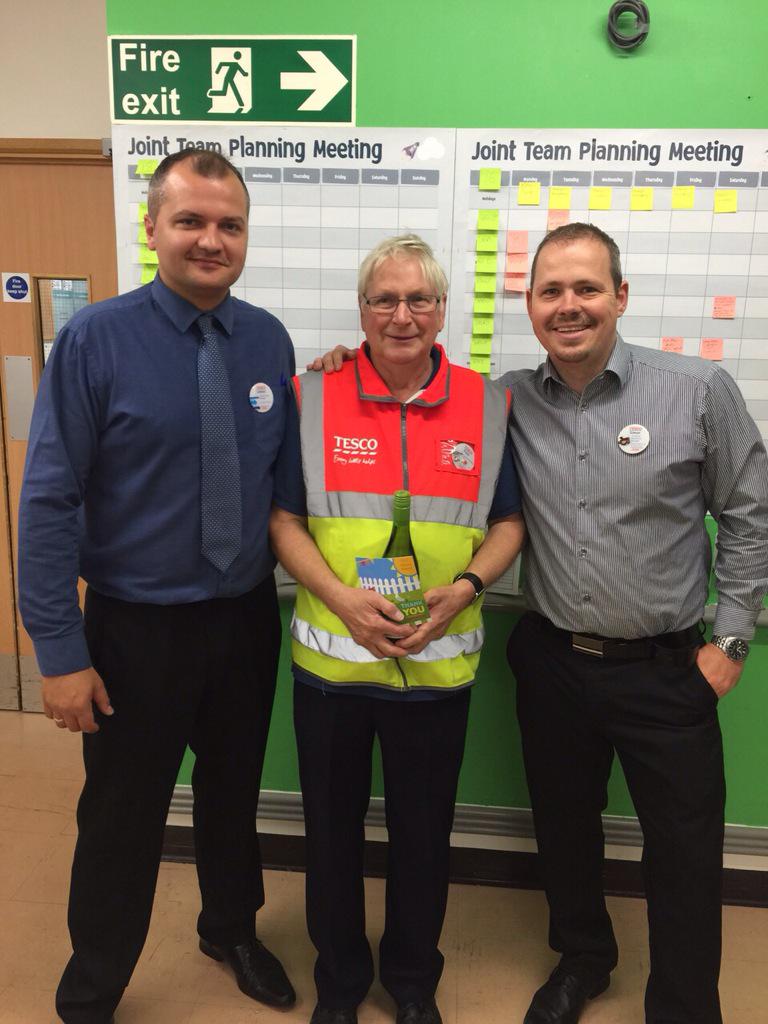 simonhill_cem's tweet photo. Fantastic service from Peter who amazed a customer with his thoughtful selfless gesture! @24Wodnik @TescoEastAnglia http://t.co/dg56iUziJH