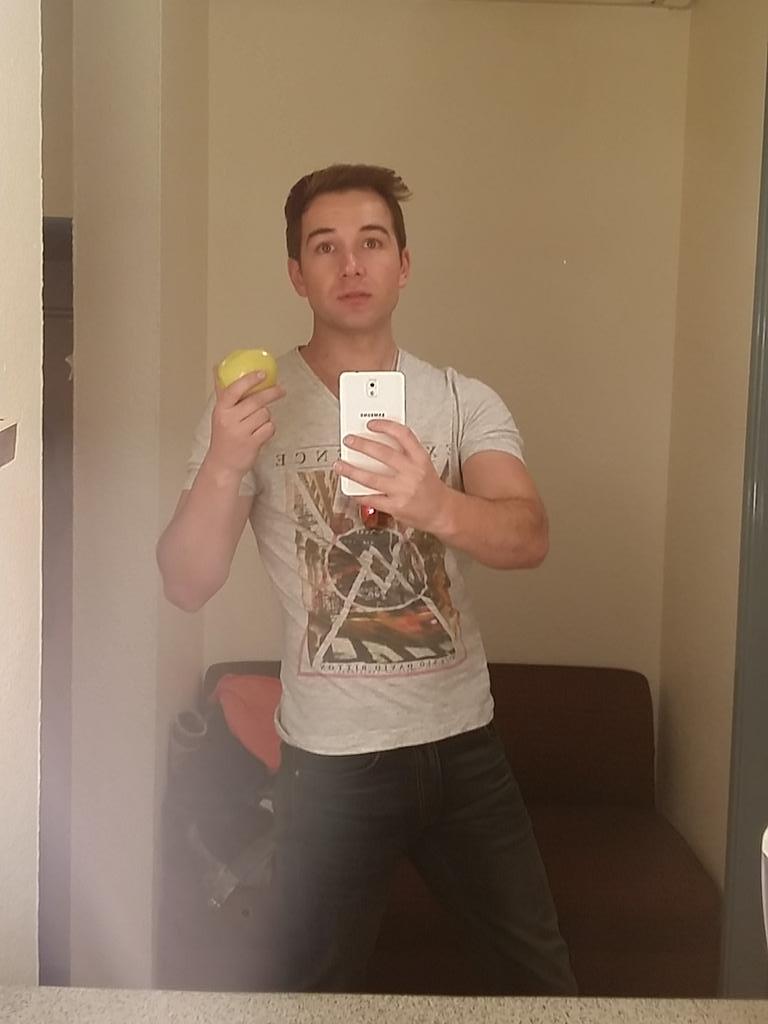 BorisDuflos's tweet photo. Grabando #AmoresConTrampa 😆😃❤ http://t.co/5hR4lIMsqC