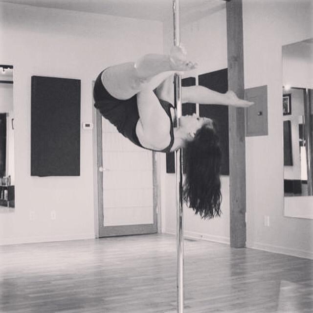 Totallystoked21's tweet photo. Get the shoulder mount for pole dance http://t.co/3SJmR6iLA2 #shouldermount #poletutorial http://t.co/GC5gAgWBpe