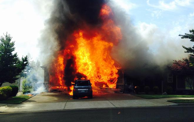 KATUNews's tweet photo. Firefighter recovering from injury in Oregon City fire: http://t.co/ciU4vVUedF
#Up2TheMinute news #LiveOnK2 at 5:36AM http://t.co/nr5H2BHs41