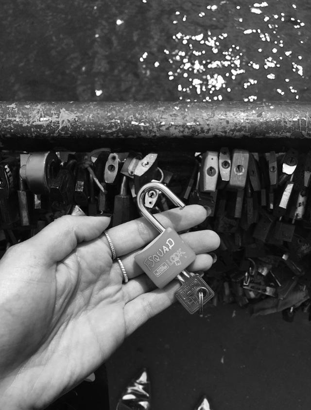 faulhaberagency's tweet photo. A #FSQUAD lock on the Pont de l'Archevêché signifies our unity as a team @ThomasSaboCDN @LindsayKSinger #mylovebridge http://t.co/PaeT7oyIdz