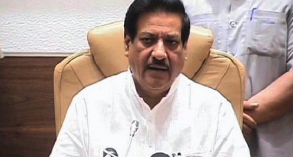 FocusNewsIndia's tweet photo. Former Maha CM @prithvrj demands #CBI probe against #PankajaMunde ’s involvement in #ChikkiScam http://t.co/yStCT61TIx