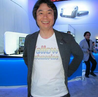 NintendoMemo's tweet image. #E32012 Shigeru Miyamoto has been photobombed by his boss.