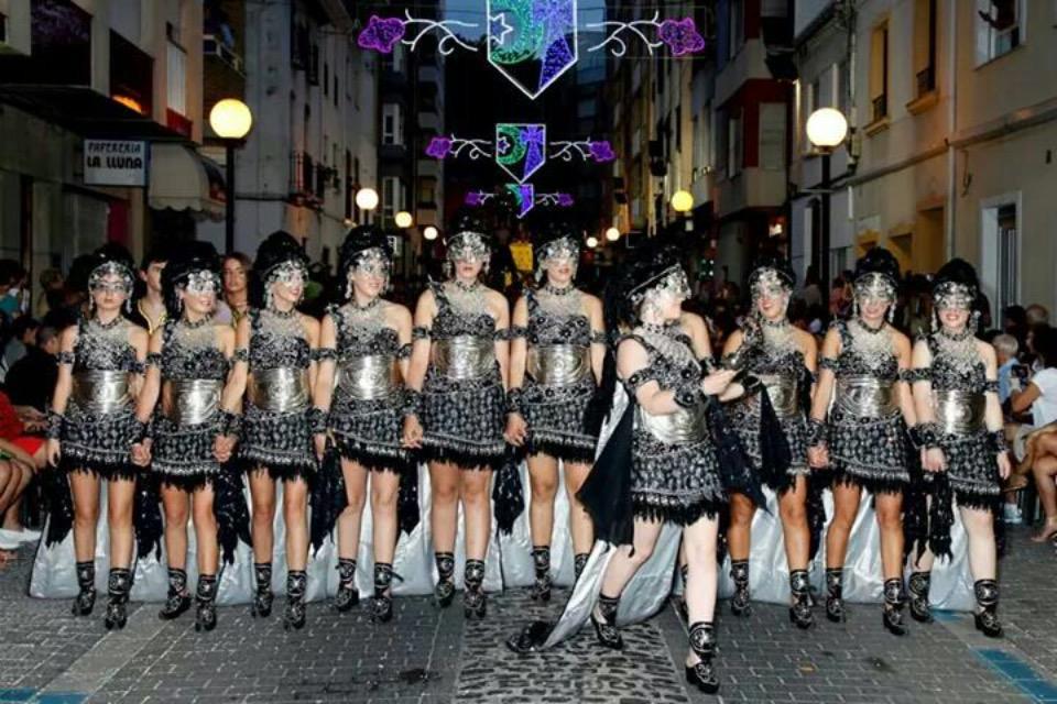FTaifes's tweet photo. Precioses les nostres guerrerres, Esquadra Taifa de Ziryab, cap d'esquadra @angsansim #Capitania14 #Taifes http://t.co/QjaZYq2gwY
