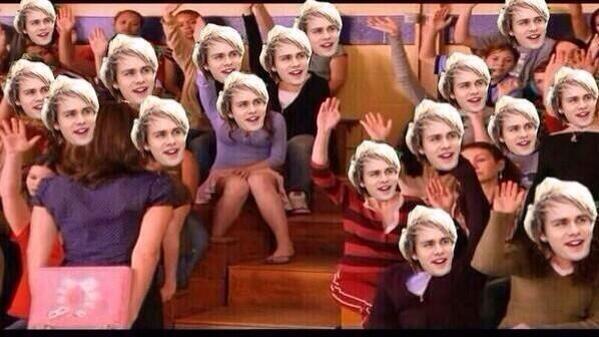 burstincolor's tweet image. raise your hand if you love this weird band and family #DOGEFAMFOLLOWPARTY #dogefamily