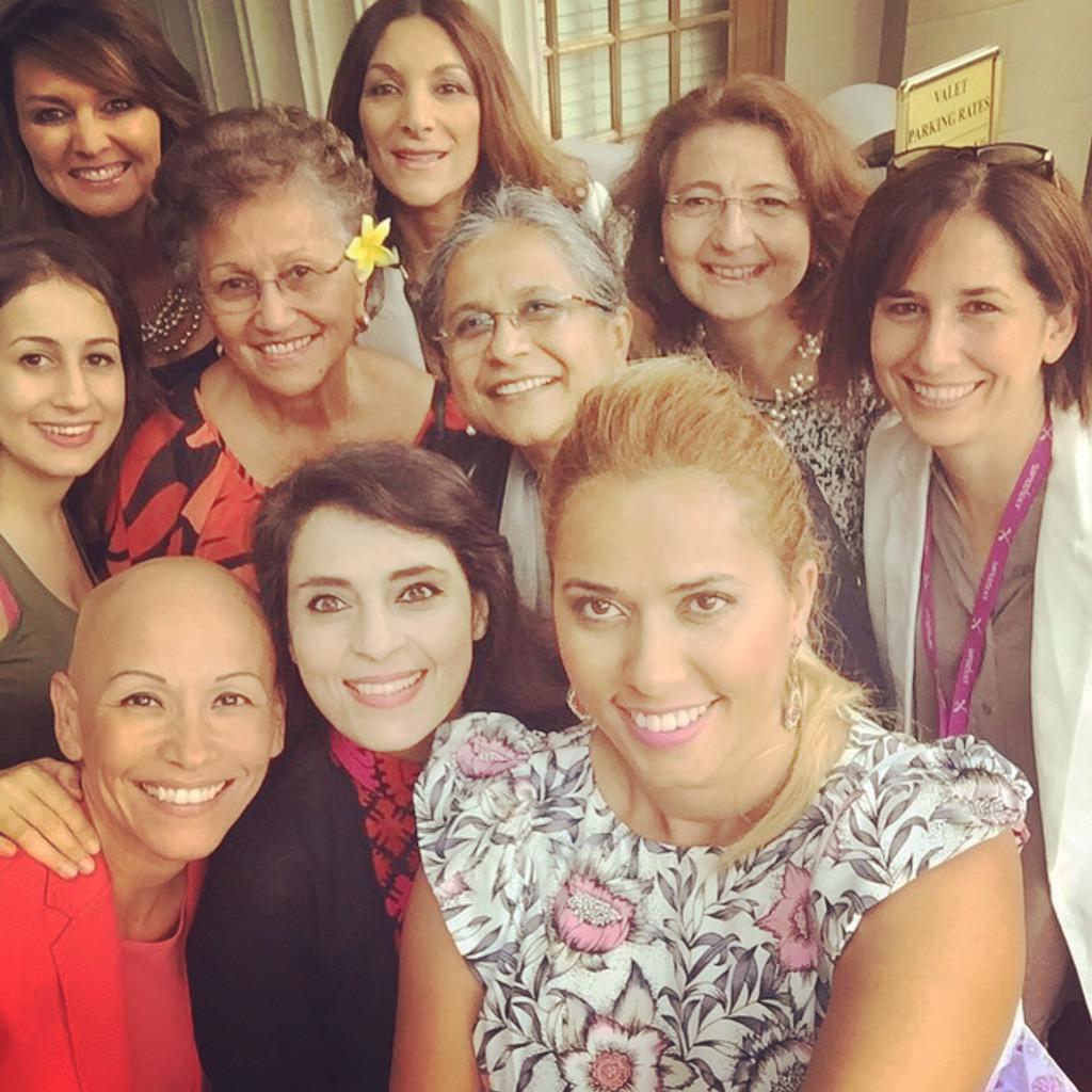 KruizGuate's tweet photo. #GLA15: Selfie with dear friends and amazing personalities!! @VitalVoices #GlobalLeadershipAwards 2015. http://t.co/HagDMMfbAd