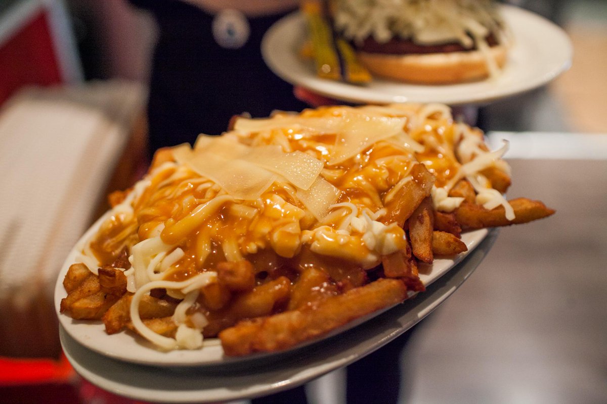 midnightpoutine's tweet image. Happy #stjeanbaptiste! Bonne #StJean! Celebrate with #Poutine #LaBanquise #Montreal #qc #Quebec #FeteNationale #mtl
