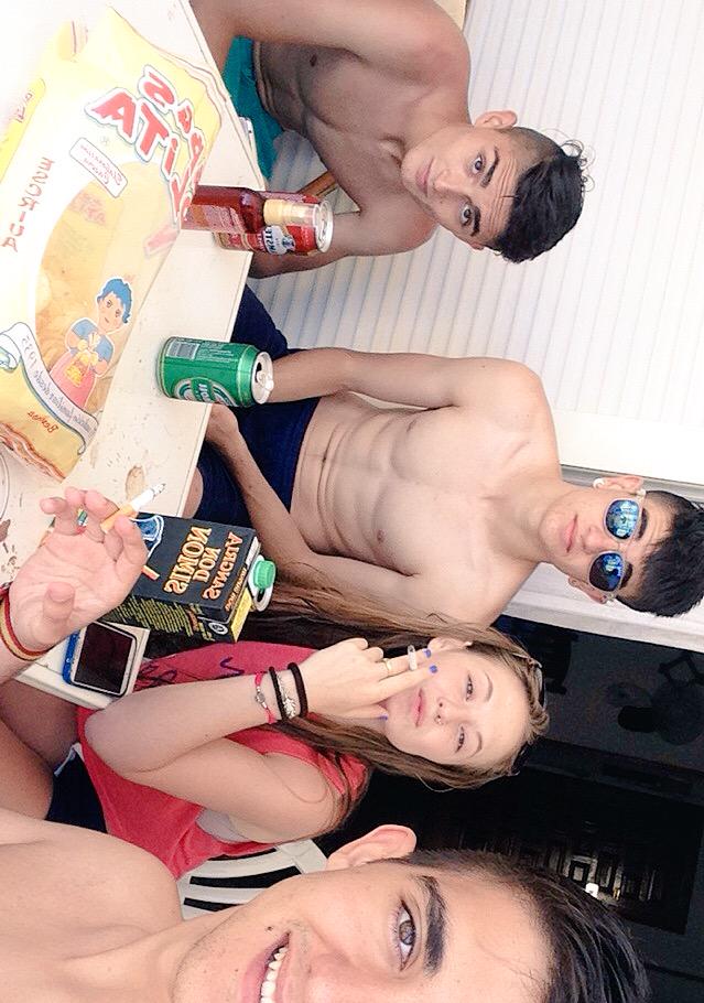danimarrtin's tweet photo. 😁🔥☀️🙌🏽👏🏽🍨🐬🌊🍺🎶🍸👨‍👩‍👦‍👦🌎🌌🍻🍹 http://t.co/rV9xGZ0X3T