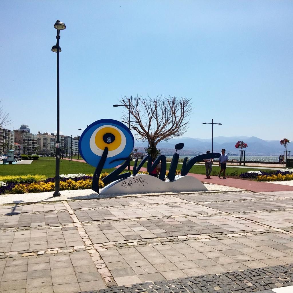 Türkiye'nin en güzel şehirlerinden İzmir'deyiz! İzmir'in lezzetlerine kulak verin 😉