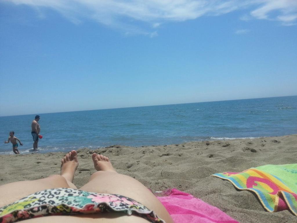 Neni_Koi's tweet photo. Día genial de playa con @redhead_doll http://t.co/JSFwyOhR8A