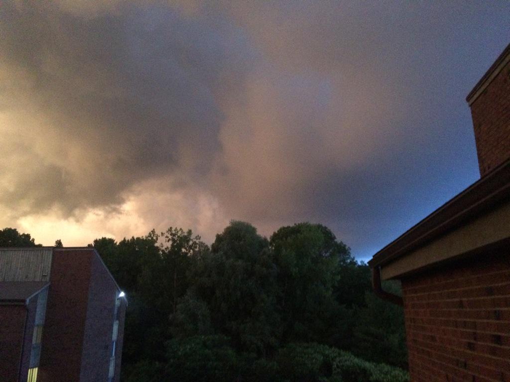 OfficialErc's tweet photo. @JimCantore incredible clouds over Avon CT during last nights storms... http://t.co/NpxaqtT1oM