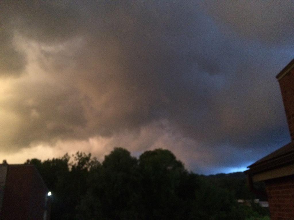 OfficialErc's tweet photo. @JimCantore incredible clouds over Avon CT during last nights storms... http://t.co/NpxaqtT1oM