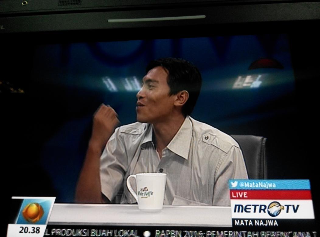 Kode tangan mengepal dari pelatih berarti saatnya melepas pertandingan atau mengalah. #MataNajwa