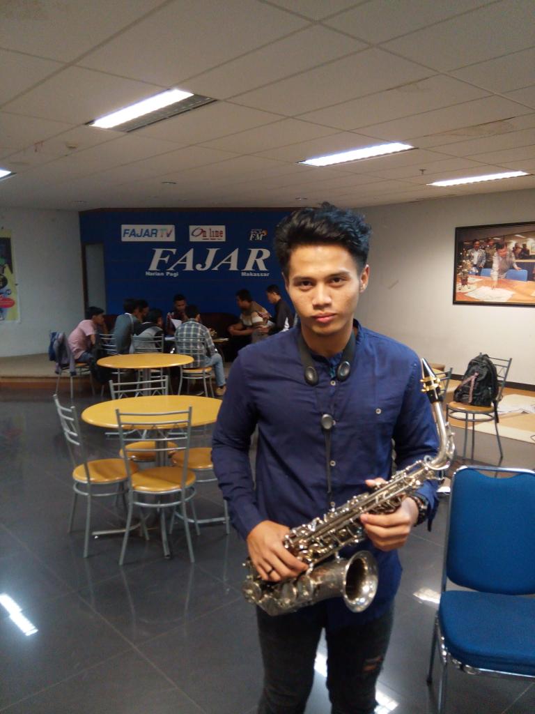 Yeah!! @UbayIDOL8 sudah mampir ke redaksi <a href="/FAJARonline/">fajar online</a> Makassar terima kasih teman-teman media