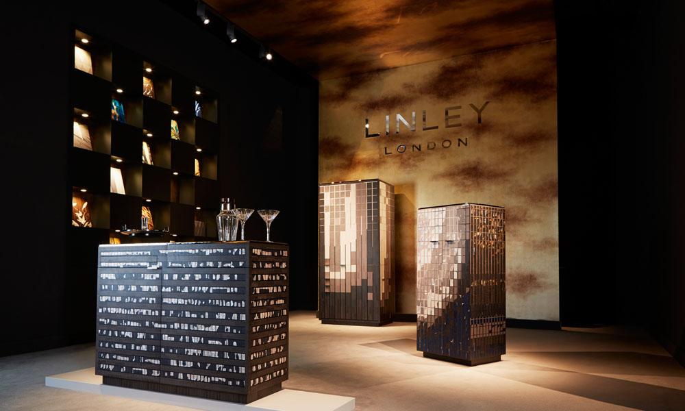 Read how <a href="/DeGournayLtd/">de Gournay</a> created this dramatic backdrop <a href="/MasterpieceFair/">Masterpiece</a> bit.ly/1e3sgN6 #Collaboration #LINLEY