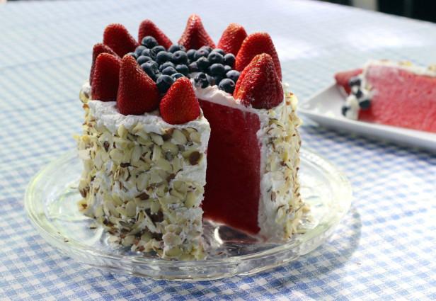 A no-bake cake for summer that's not actually a cake at all... hg.tv/38avg
