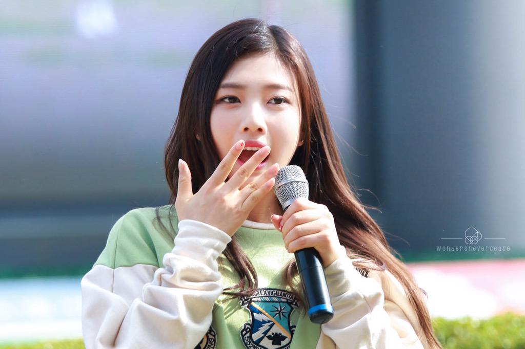 5REDVELVET's tweet photo. [HQ] 150621 RED VELVET at Live Concert in Busan

JOY by WNCJOY (5) http://t.co/cul7adX7Jc