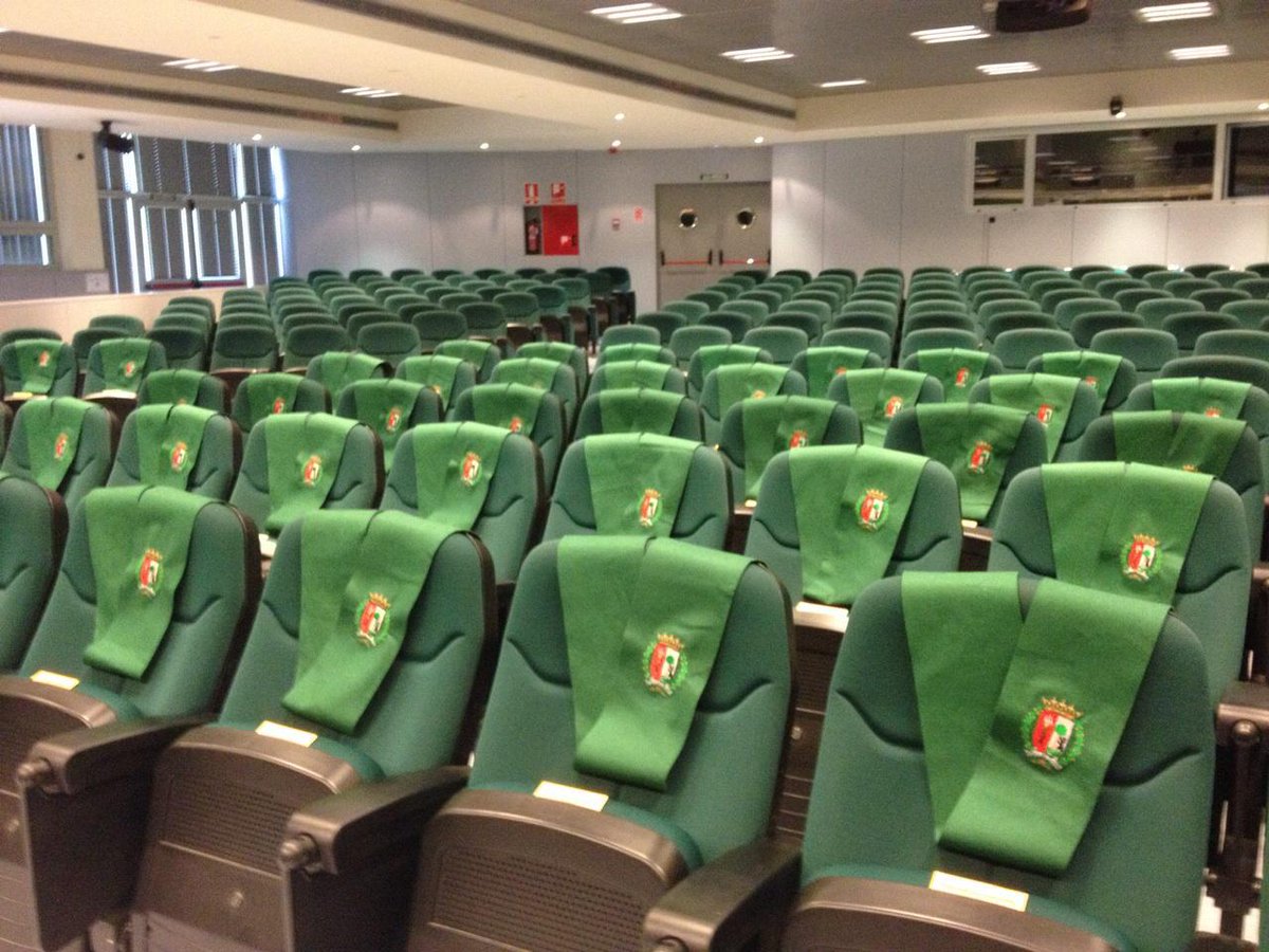 FaculEDUAM's tweet photo. Seguimos de graduaciones. #GradoPrimaria en @FaculEDUAM @UAM_Madrid Are you ready??? http://t.co/v6tqVUQKEn