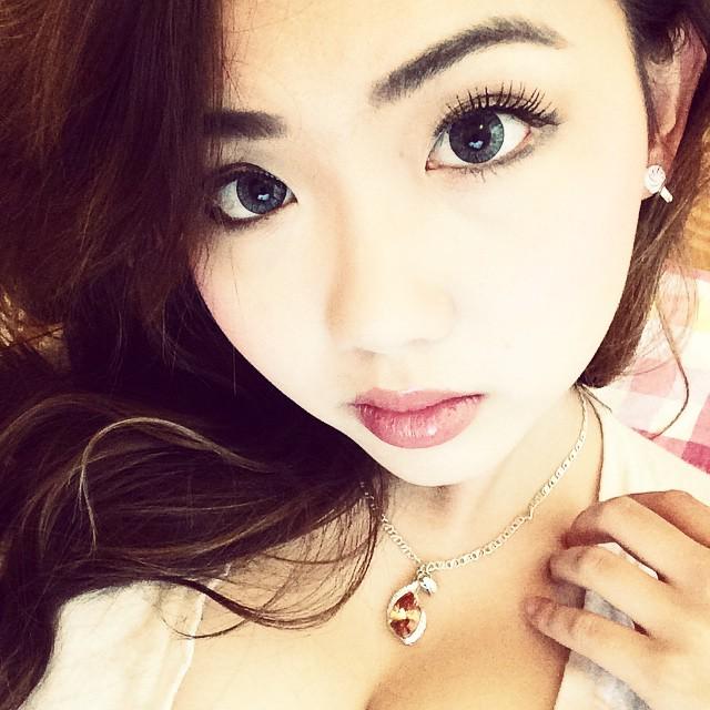 HSugarCookie's tweet photo. My lashes are so heavy right now I can't keep my eyes open!! 😂😂😂😂 #makeupnewb http://t.co/yXVHVsaBbG http://t.co/go9n4V5Wor