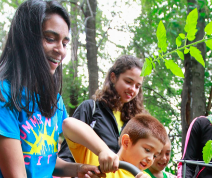 sitcdetroit's tweet photo. Today, volunteers are working with our awesome community partners in six spots around town! http://t.co/JBVAqtIBzB