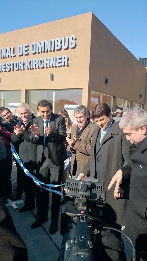 FernandezAnibal's tweet photo. Estamos en Roque Pérez con el Intendente Chinchu Gasparini, en la nueva estación de ómnibus Néstor Kirchner http://t.co/l8VP7X1SKS