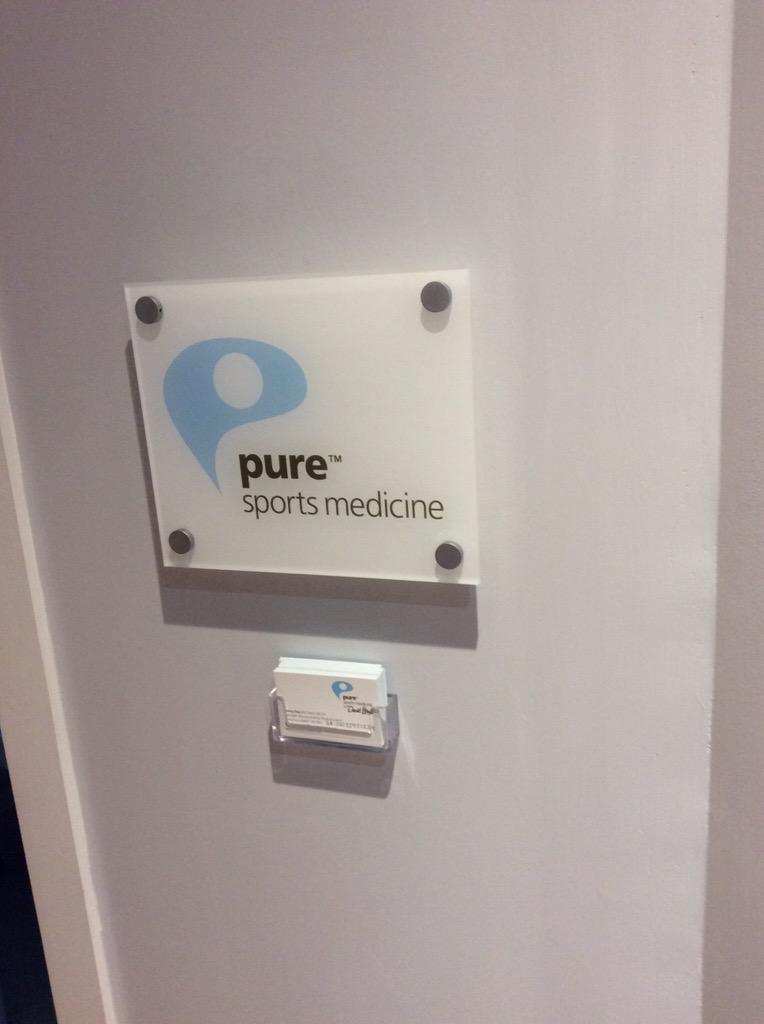 New signs looking great <a href="/puresportsmed/">Pure Sports Medicine</a> anyone in #WimbledonVillage need  #physiotherapy come and pop in to book!