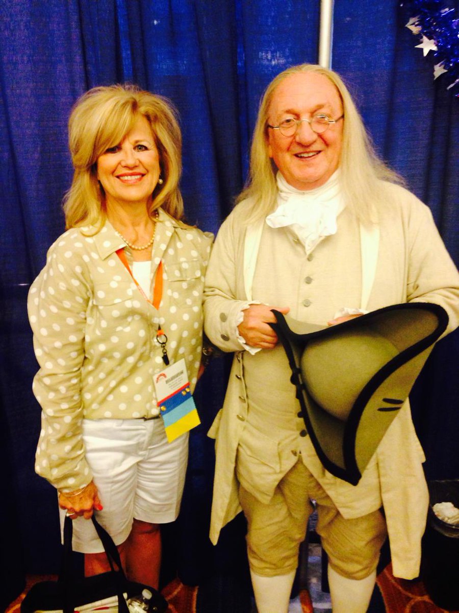 DarlaRebowe's tweet photo. #NASN2015 look who I met at the conference http://t.co/SNhTzqFpEY