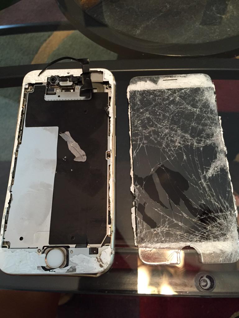 Jessie_Darnell's tweet image. Well this happened... #newphone #samenumber