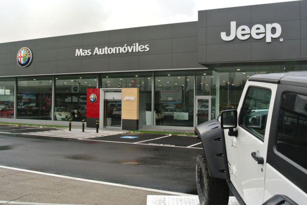 TheBlogTV_es's tweet photo. Nueva identidad corporativa @AlfaRomeo_es y @Jeep_es estrenada en @MasAutomoviles. ¡Brillan! http://t.co/xhdHXBFAsC http://t.co/24IuJGYqCA