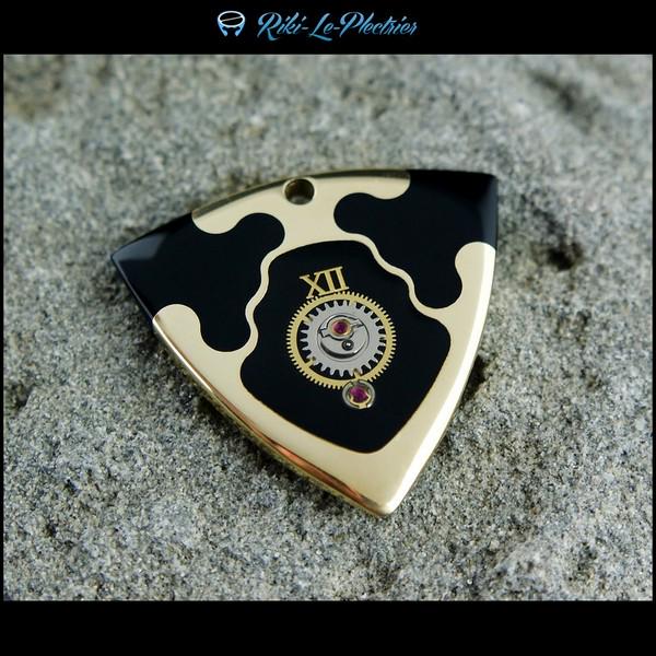 RikiLePlectrier's tweet photo. #mediatorguitare #rikimédiator #mediatorsteampunk #plectrumguitar  #guitarpick #guitarpicks / http://t.co/UBvQMOevGQ http://t.co/088HE0VxJI