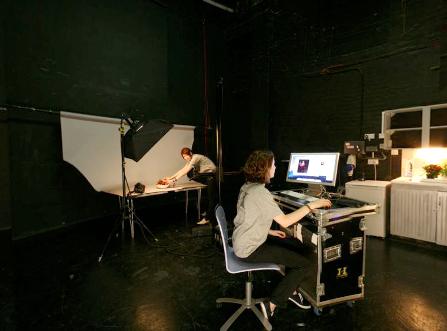 photo_studiohre's tweet photo. #studiooftheday Holborn has 7 iconic hire studios on Regents Canal & is home to @AssocPhoto http://t.co/Vp3xG9hg2K http://t.co/kirlQTuH9H