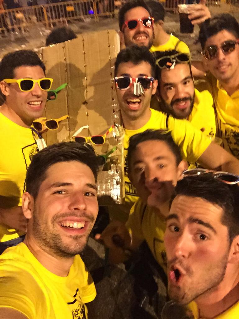 primos_'s tweet photo. Aunq anoche no hubiera musica, si que habia diversion y espectaculo xq estabamos nosotros. @SergioFigue7 #samu #vity http://t.co/gRqKYXVzZy