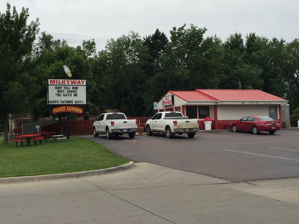 Burglars smash windows of east-side B&amp;G Milkyway. argusleader.com/story/news/cri…